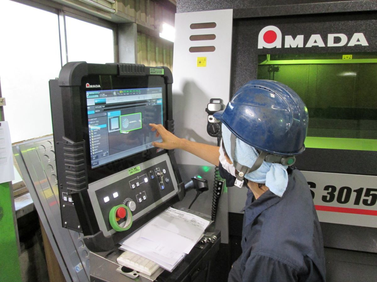 レーザー加工機の加工指示作業